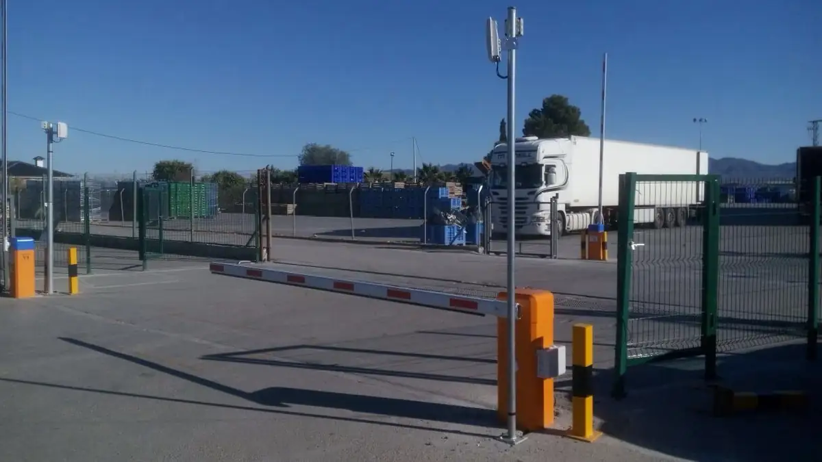 Apertura de barrera por teletag - Empresa del sector logístico